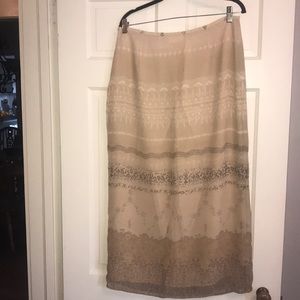 Pretty skirt in tan with brown/cream details